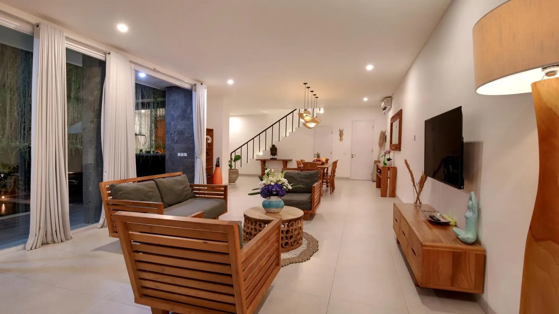 Villa Indaros Σεμινιάκ